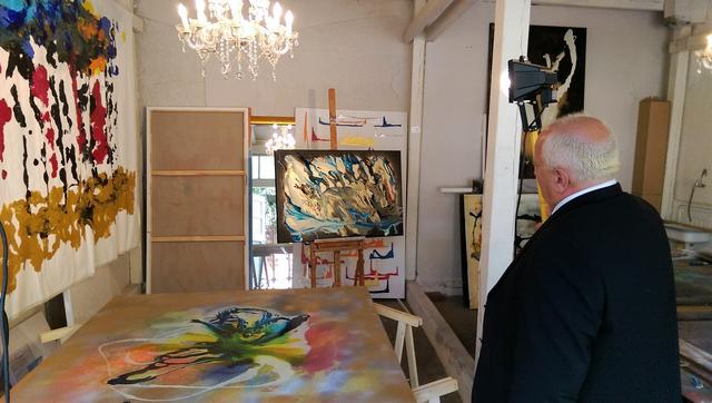 Manfred Dahmen in seinem "Amt für weiterbildende Fantasie" - Delle 54-60 direkt am rechten Ruhrufer in der Ruhranlage gelegen | Foto: Mülheimer Kunstverein und Kunstförderverein Rhein-Ruhr KKRR