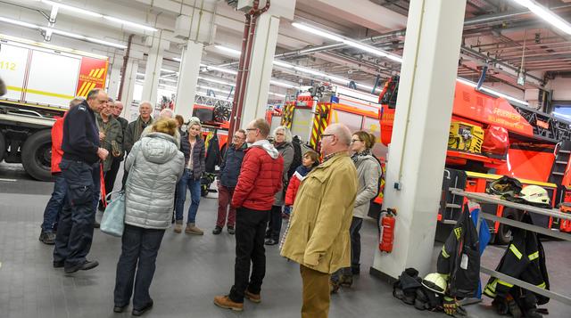 "Es war eine beeindruckende Führung", dankten Die Teilnehmer ihrem "Reiseführer" Thorsten Drewes.   Foto: PR-Foto Köhring/AK