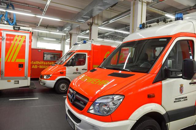 In den Rettungsfahrzeugen werden oft lebensrettende Maßnahmen ergriffen.     Foto: PR-Foto Köhring/AK