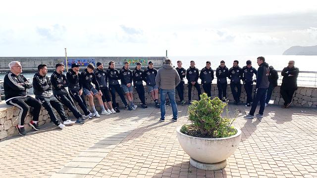 Der TuS 05 Sinsen hat am Wochenende auf Mallorca aufgetankt: Und zwar nicht wie gewohnt bei der Saisonabschlussfahrt Hopfen und Malz, sondern Kraft und Energie. Denn der Westfalenligist schlug sein Trainingslager mit Neu-Coach Martin Schrank unter mallorquinischer Sonne auf.