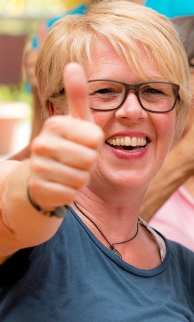 Sabine Gebhardt ist ausgebildete Lachyoga-Trainerin und leitet den offenen Lachtreff.