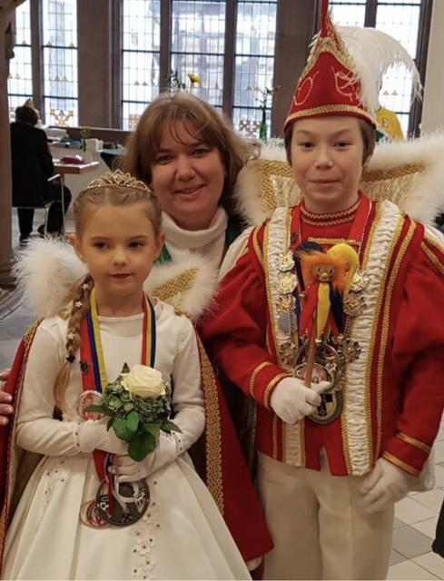 Das Stadtprinzenpaar Joyce Kruse und Connor Wittenborn mit Hofdame Melanie.