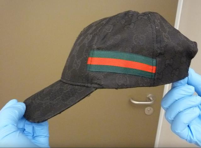 Auch diese Kappe der Marke "Gucci" wurde dem Räuber zugeordnet.