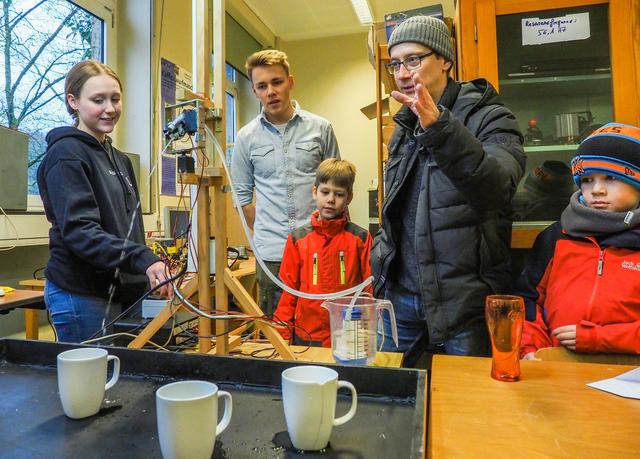 Beim MINT-Nachmittag im Gymnasium Essen-Werden. 
Foto: Gohl
