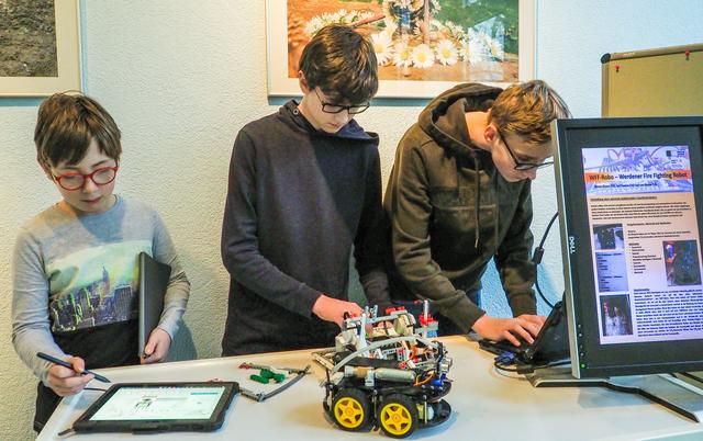 Der „WFF-Robo“ ist ein autonom agierender Feuerlöschroboter.
Foto: Gohl
