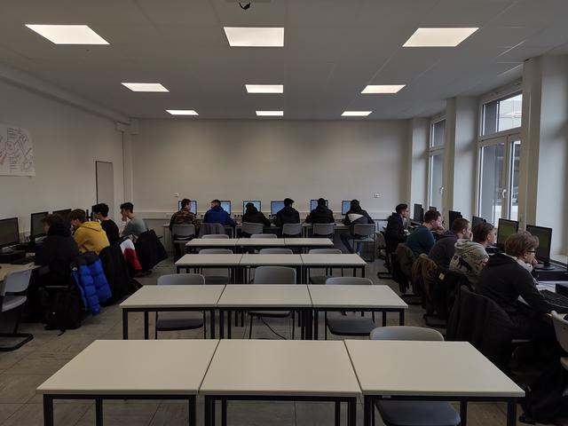 Hauptarbeitsmittel der Berufsfachschule für Informatik ist natürlich der Computer.