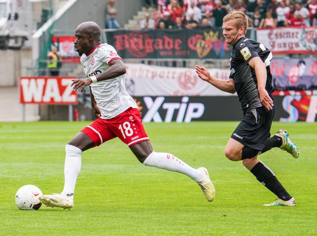 RWE-Mittelfeldspieler Amare Condé (l.), hier im Hinspiel gegen die U21 des 1. FC Köln, erzielte im Franz-Kremer-Stadion das Tor des Tages.