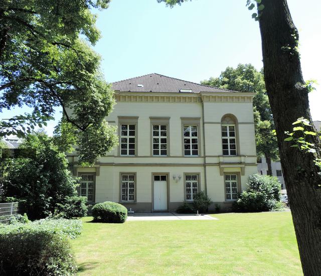 Der erste Stock ist komplett als Ballsaal gebaut worden. Im Erdgeschoss links lag das sog. Hochzeitszimmer (Foto: Ivo Franz) | Foto: Mülheimer Künstlerbund - MKB - Ruhrstraße 3