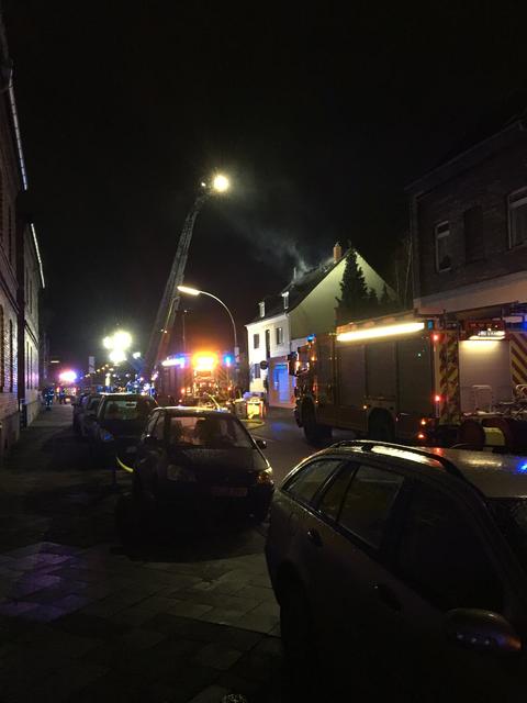 1. Dachstuhlbrand an der Uechtingstraße in Schalke-Nord