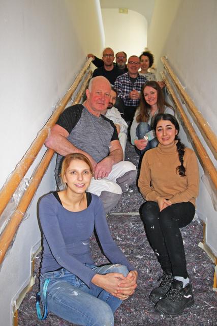 KiTa- und Haustechnik-Team des VKJ waren glücklich nach dem Einsatz der "Joblinge"-Anwärter am Eickelkamp. "Wir hätten das ohne die Hilfe der jungen Leute nie geschafft, eine ganze Einrichtung in vier Tagen zu streichen", so Chef-Haustechniker Holger Backhaus. Foto: VKJ
