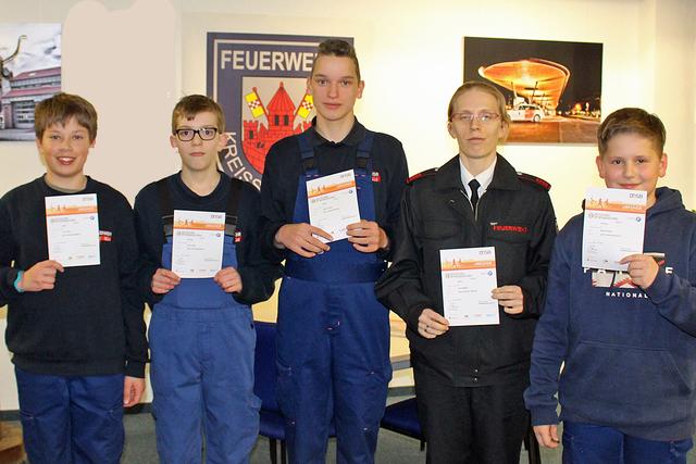 Foto © Jürgen Thoms - Aus der  Serie: Jahresdienstbesprechung der Jugendfeuerwehr Unna-Süd -  Sportabzeichenverleihung für Jugendliche und Betreuerin Ina  Hedtfeld 