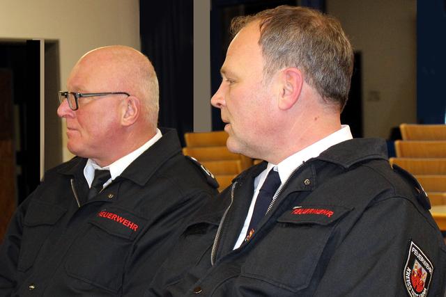 Foto © Jürgen Thoms - Aus der  Serie: Jahresdienstbesprechung der Jugendfeuerwehr Unna-Süd -  stellv. Wehrleiter Michael Hartmann und Stadtbrandinspektor Hendrik zur Weihen 