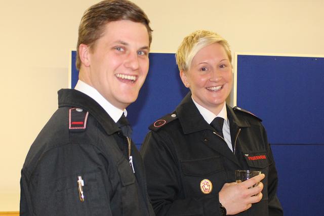 Foto © Jürgen Thoms - Aus der  Serie: Jahresdienstbesprechung der Jugendfeuerwehr Unna-Süd - Sie freuen sich über erfolgreiche Jugendarbeit:  Löschgruppenführer Unna-Mitte Michael Wessels und  Frauenbeauftragte und auch stellv.  Löschgruppenführerin Linda Wiggers aus Billmerich
