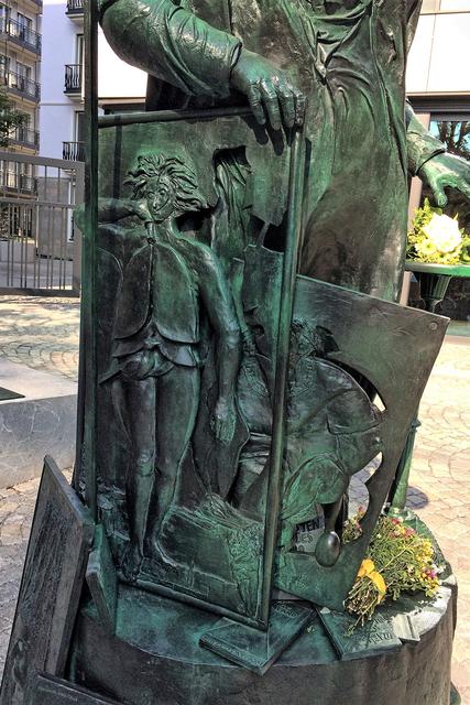 Erinnerung an Max Ernsts "Schöne Gärtnerin" (1923). Das von Max Ernst so geliebte Gemälde "La Belle Jardinìere" kaufte Johanna Ey. Es gilt seit der NS-Zeit als verschollen.