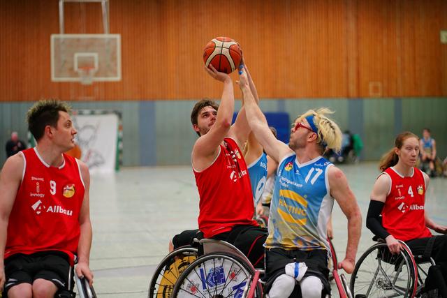 Foto (Cosenza): Mühten sich ohne Erfolg: Steffen Rundholz, Topscorer Hannfrieder Briel und Ilse Arts (v.l.n.r.) hatten keine zündenden Mittel gegen das routinierte Team aus Rahden.