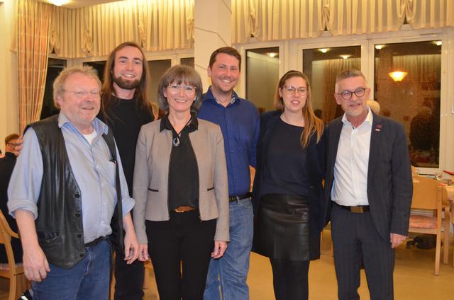Die Kandidat*innen der SPD Holsterhausen für den Rat und die Bezirksvertretung mit dem OB-Kandidaten: v.l.) Benno Justfelder, Olver Kann, Iris Dziura, Alexander Nolte, Julia Jankovic und Oliver Kern.