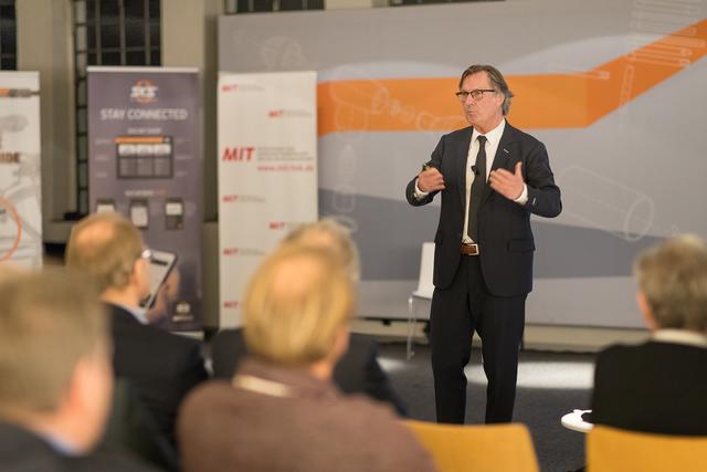 Gastredner Prof. Dr. Jens Weidner, Kriminologe und Sozialisationstheoretiker, sprach beim MIT-Jahresempfang in Sundern zum Thema „Optimismus als Motor einer Gesellschaft und als Motor eines jeden Unternehmens."