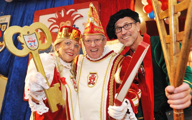 Drei für Hitdorf: Jungfrau Christiane, Prinz Heinz II. und Bauer Frank.
Foto: Michael de Clerque
