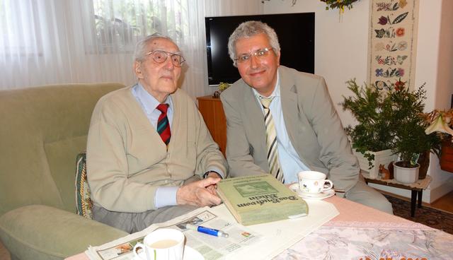 Hans Lembeck war aufgrund seines Wissens und seiner vielen Anekdoten auch für Jörg Weißmann, den Vorsitzenden des Hamborner Heimatvereins, immer ein gefragter Gesprächspartner.