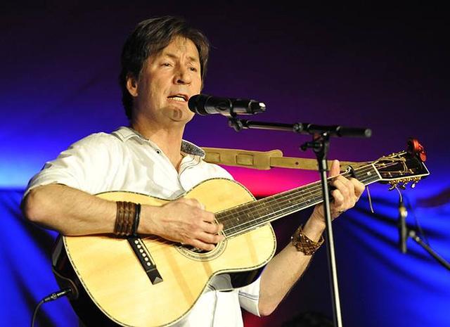 Als "Gast" wird in 2020 bei der "Nacht der Lieder" Jan Degenhardt, Sohn des berühmten Liedermachers Franz-Josef Degenhardt, in der Gladbecker Stadthalle erwartet.