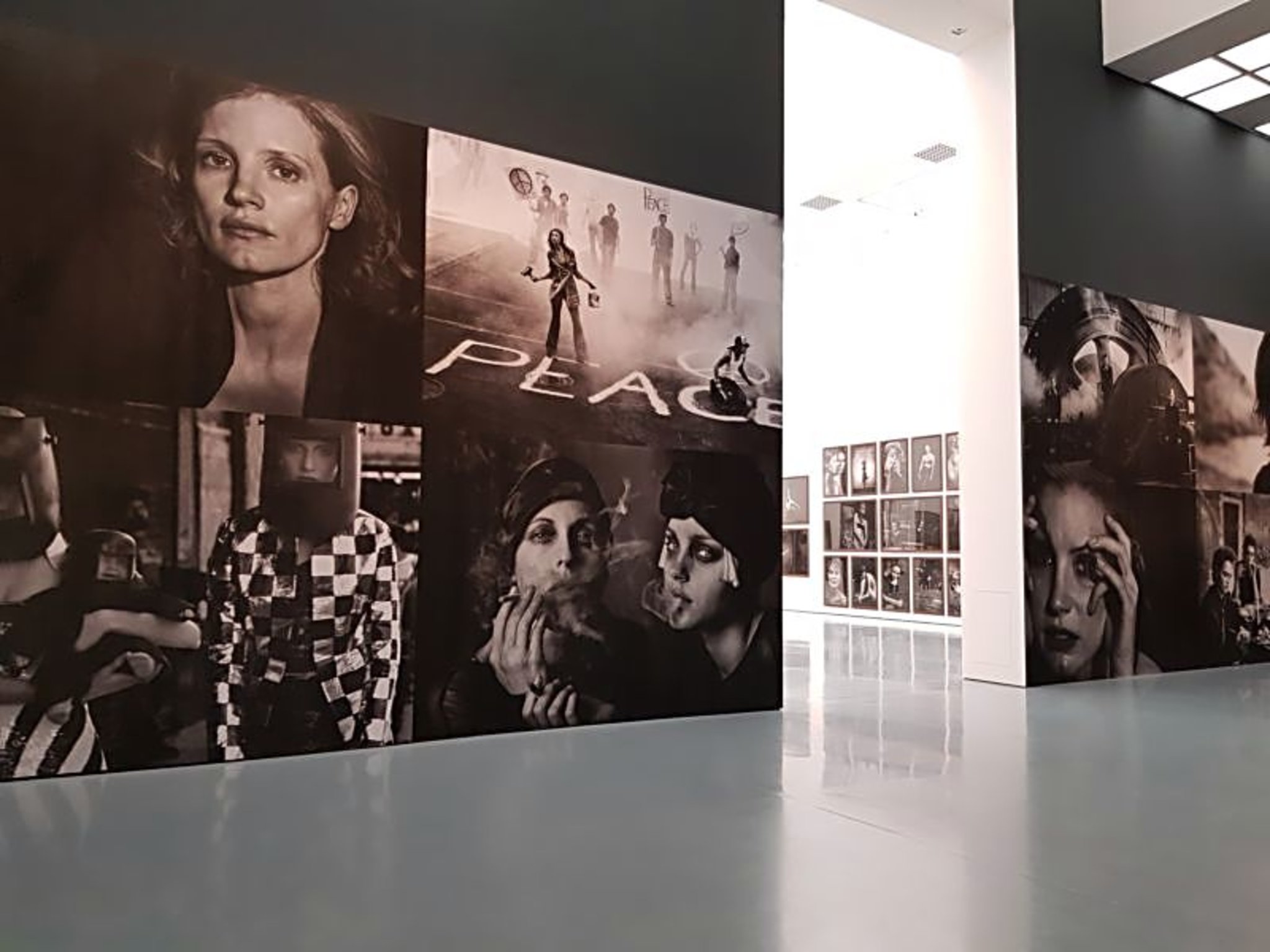 Fotografie Ausstellung Im Kunstpalast Dusseldorf Peter Lindbergh Untold Stories Seine Ausstellung Sein Vermachtnis Dusseldorf