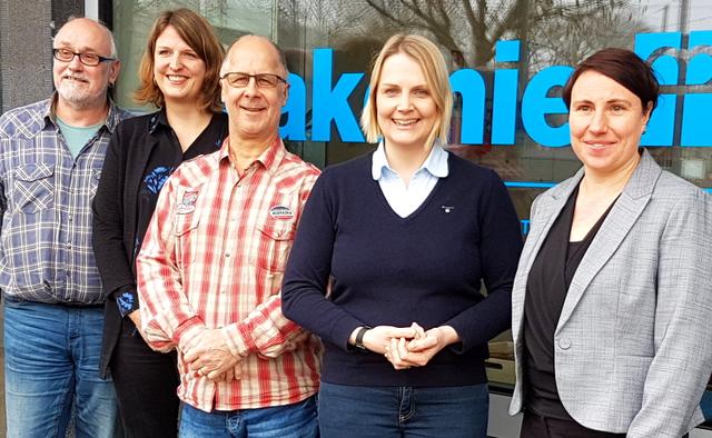Ein Bild aus Dezember 2019: Charlotte Quik (CDU) besuchte das Arbeitslosenzentrum "Café Komm" in Dinslaken und machte sich selbst ein Bild.