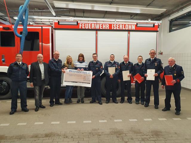 Spende an Flaschenkinder e.V. durch die Löschgruppe Sümmern.