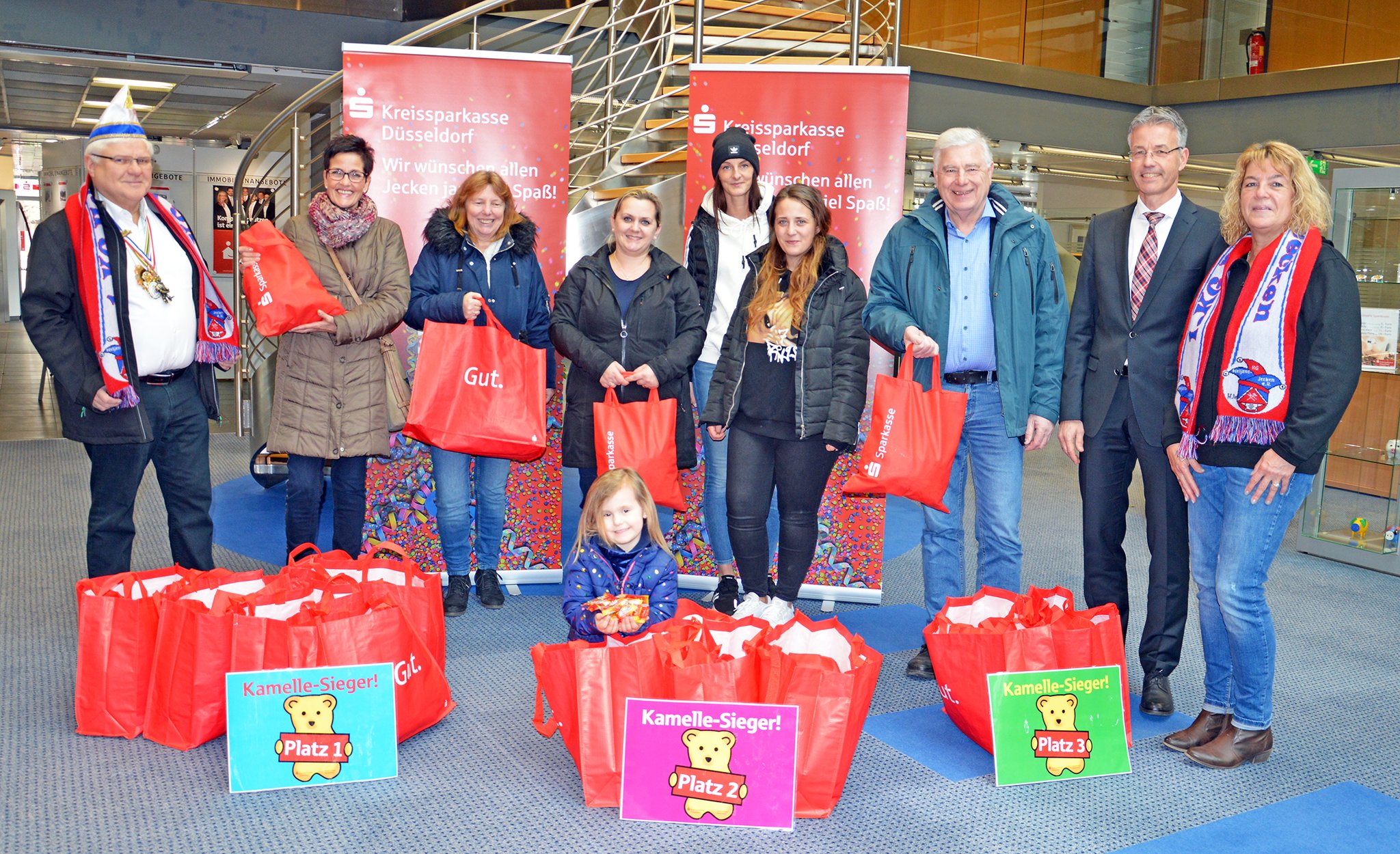 Tüten voller Kamelle für Heiligenhauser Stimmungskanonen Süße Gewinne wurden bei der