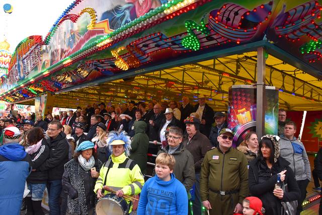 Der Autoscooter wird an Weiberfastnacht und Rosenmontag in das Hagener Karnevalsgeschehen mit eingebunden.