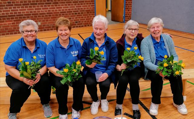 Marion Mahns, Conny Mahns, Hildegard Marre, Übungsleiterin Christa Marre und die ehemalige Übungsleiterin Helga Kubon. Sie haben die Gruppe damals gegründet.