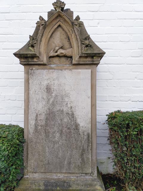 Grabstein von Friedrich Pilgram auf dem Katholischen Friedhof in Monheim