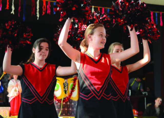 Begleitet wird der farbenträchtige Karnevalsumzug auch von den Hullernern Cheerleadern. Foto: Archiv
