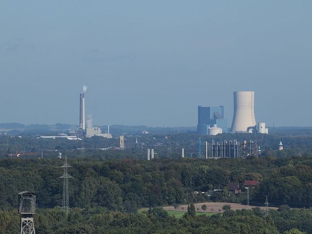 Das Steinkohlekraftwerk Datteln am Dortmund-Ems-Kanal: Soll es ans Netz oder nicht?