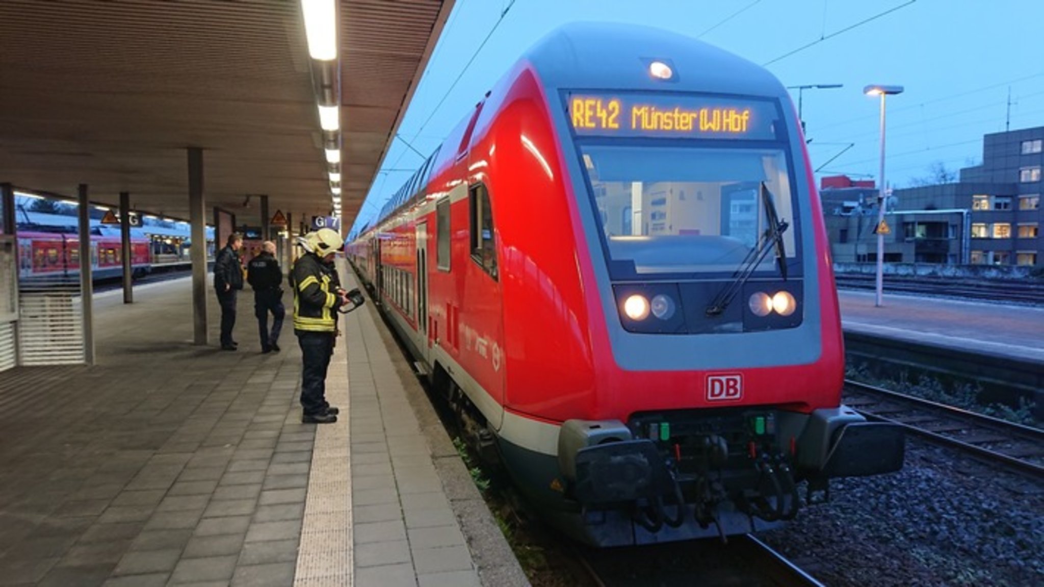 Feuerwehreinsatz wegen heißgelaufener Bremsen am Re 42 - Marl