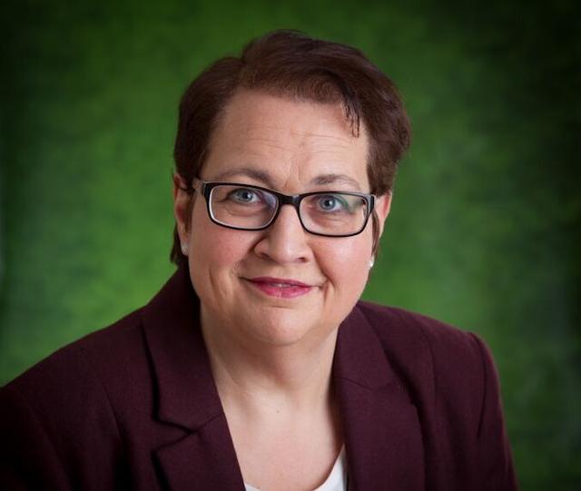 Christine Müller-Hechfellner, sozialpolitische Sprecherin der grünen Ratsfraktion:
„Die aufsuchende Straßensozialarbeit in der Innenstadt muss gestärkt und auf das gesamte Stadtgebiet ausgedehnt werden. Es wird mehr Personal benötigt, um Drogen- und Alkoholabhängige an die verschiedenen Hilfsangebote der Stadt zu vermitteln.