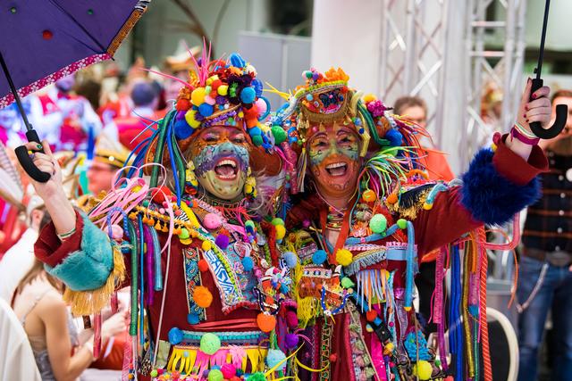 Egal ob Helau oder Alaaf -  einmal im Jahr feiern die Karnevallisten aus ganz NRW zusammen im Landtagsparlament | Foto: © Andrea Bowinkelmann
