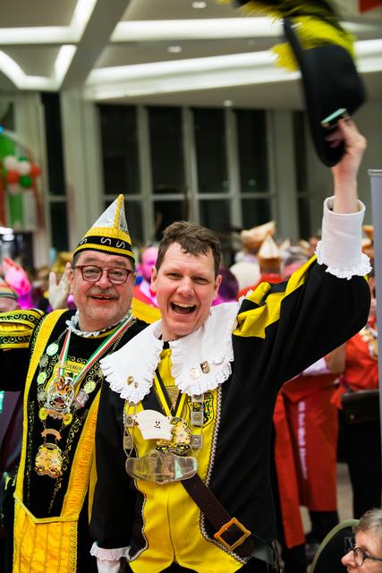 Egal ob Helau oder Alaaf -  einmal im Jahr feiern die Karnevallisten aus ganz NRW zusammen im Landtagsparlament | Foto: © Andrea Bowinkelmann