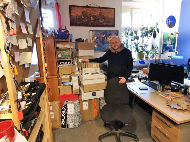 Udo Seider,  Betreiber der Stöberstube freut sich über die Sprockhöveler, die bei ihm Pakete abgeben. Heute allein über 200.