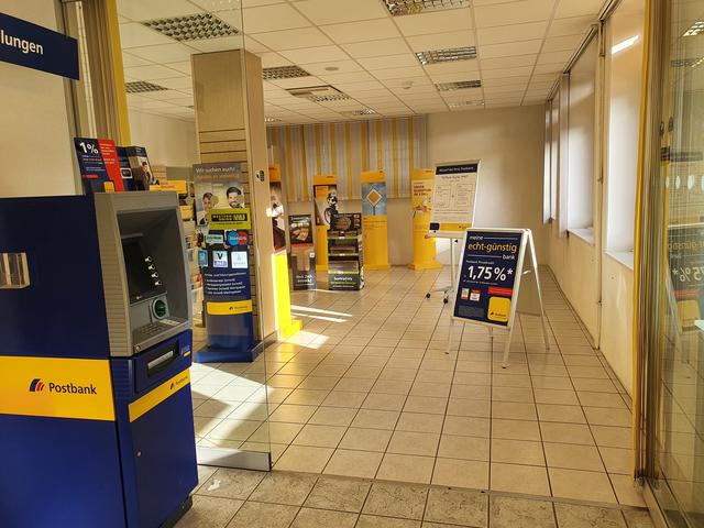 Am Freitag, 21.2.2020, war die Postbank für einen Tag wieder geöffnet, wie die dort anwesenden Mitarbeiter mitteilten. Wie deren Aussage "Wir sind das Räumkommando" zu verstehen ist, bleibt abzuwarten.