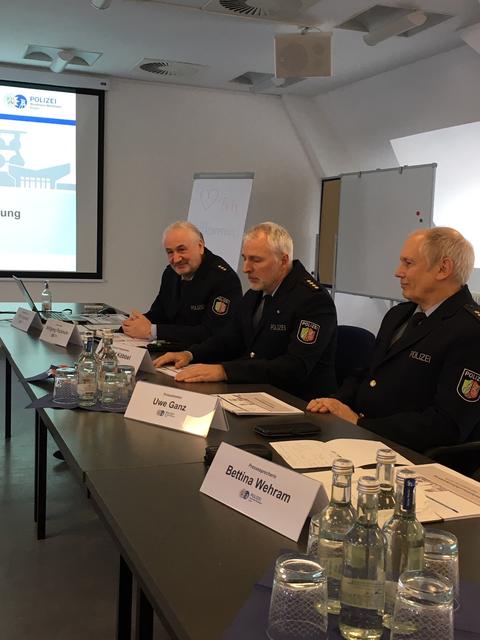 Im Rahmen einer Pressekonferenz im Polizeipräsidium Essen wurde die Verkehrsunfallentwicklung des vergangen Jahres vorgestellt.