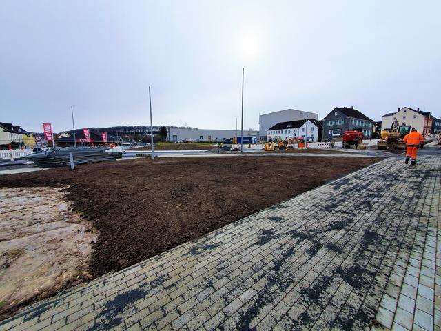Auch der Bürgersteig stadtauswärts ist inzwischen fast fertig.