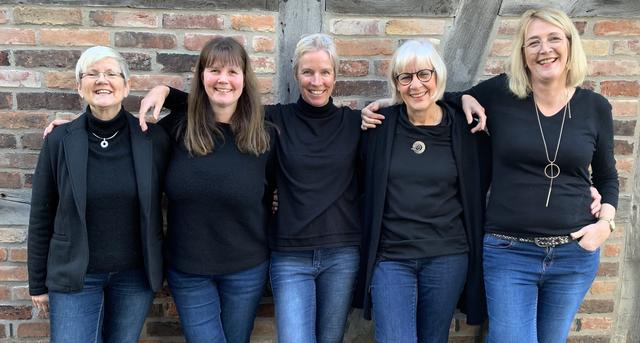 Fünf Künsterinnen aus der Region freuen sich auf ihre erste gemeinsame Ausstellung in Kamen. Foto: privat