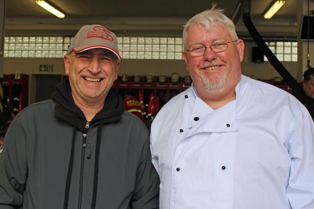 Foto © Jürgen Thoms - Aus der Serie: Rund 150  Teilnehmer waren bei der  14. Umweltsammelaktion wieder dabei -  Schulleiter der Schillerschule Matthias Landsberg und Löschgruppenführer und Jugendwart Bernd  Tepe  