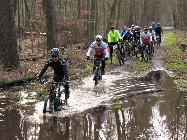 Über Stock und Stein und durch Wasserpfützen ging die Tour | Foto: RSC 1922 Dinslaken
