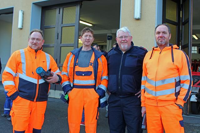 Foto © Jürgen Thoms - Aus der Serie: Rund 150  Teilnehmer waren bei der  14. Umweltsammelaktion wieder dabei -  Das Team der Stadtbetriebe mit Bernd  Tepe 