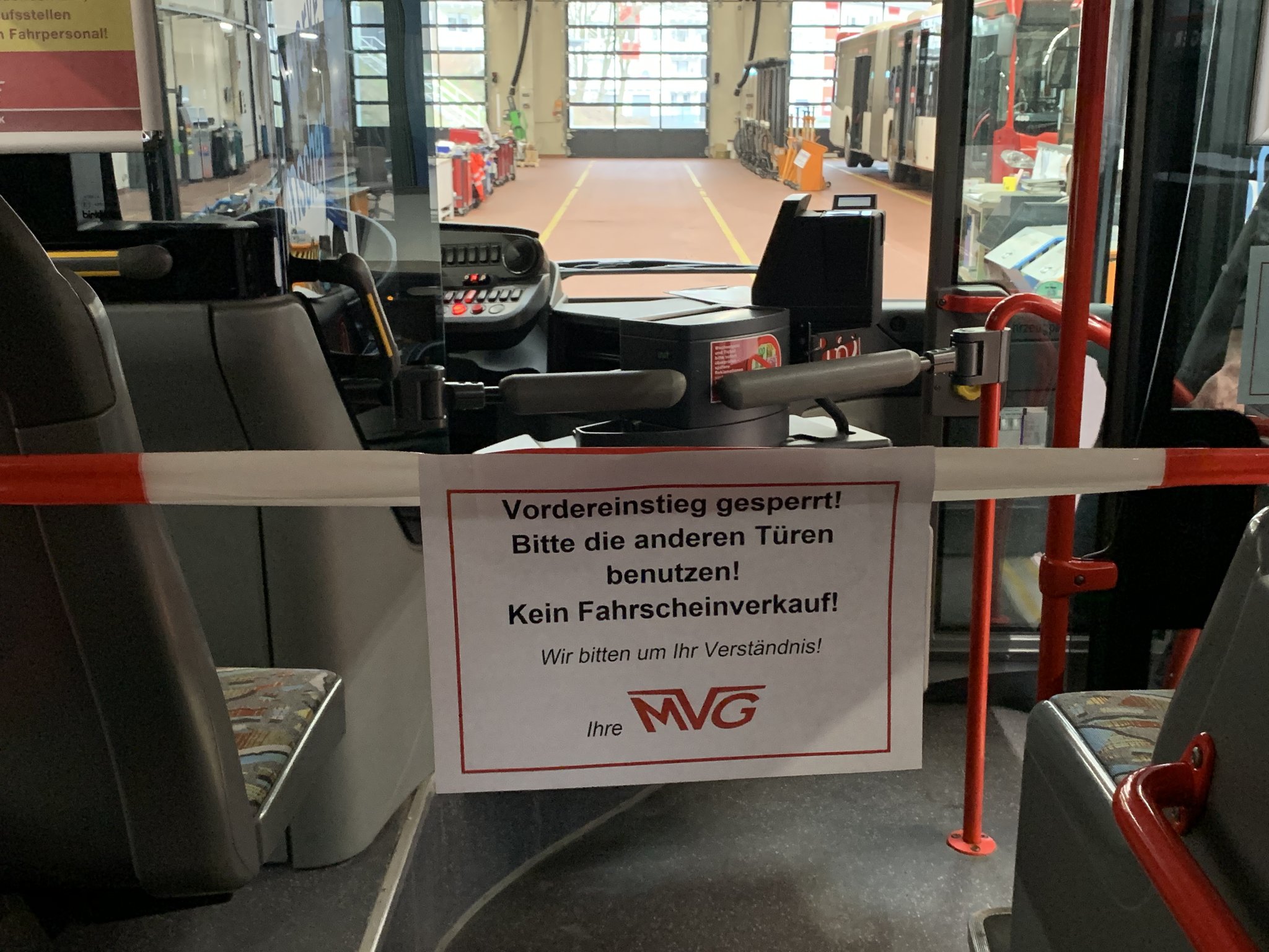 MVGBusse fahren ab 18. März nach Ferienfahrplan Sperrung der vorderen Türen in Bussen der MVGBusse fahren ab 18. März nach Ferienfahrplan Sperrung der vorderen Türen in Bussen der