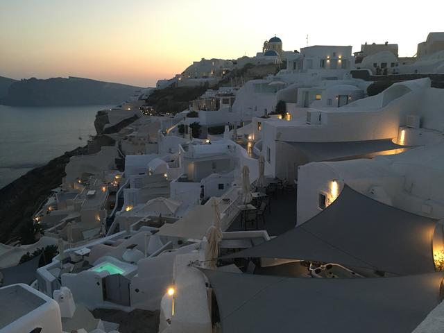 Abendliche Stimmung in Oía Santorini.