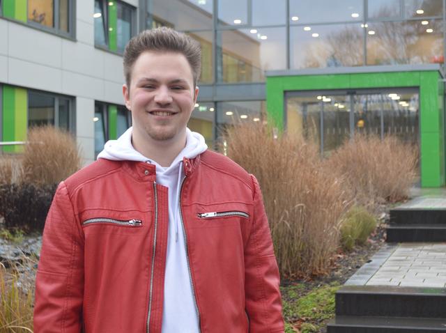 Absolviert eine Ausbildung zum Pflegefachmann: Alexander Olschewski. Foto: LWL/Seifert