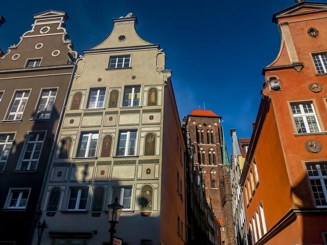 Wunderschöne Kaufmannsfassaden und die größte Backsteinkirche der Welt gehören zum Gesicht der Ostseemetropole.