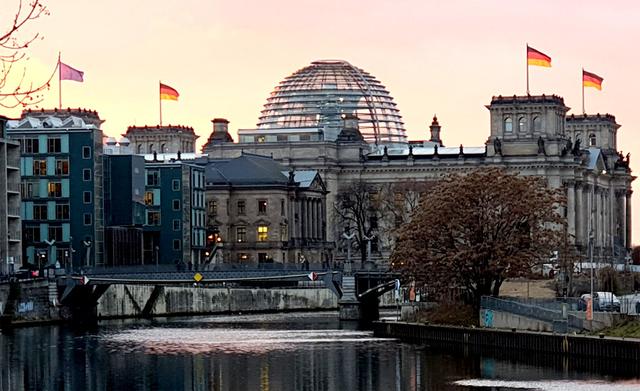 Der Bundestag muss in dieser Woche noch einige Dinge im Reichstag beschließen, die die Nation durch die Corona-Krise bringen sollen. Foto: Heidenblut